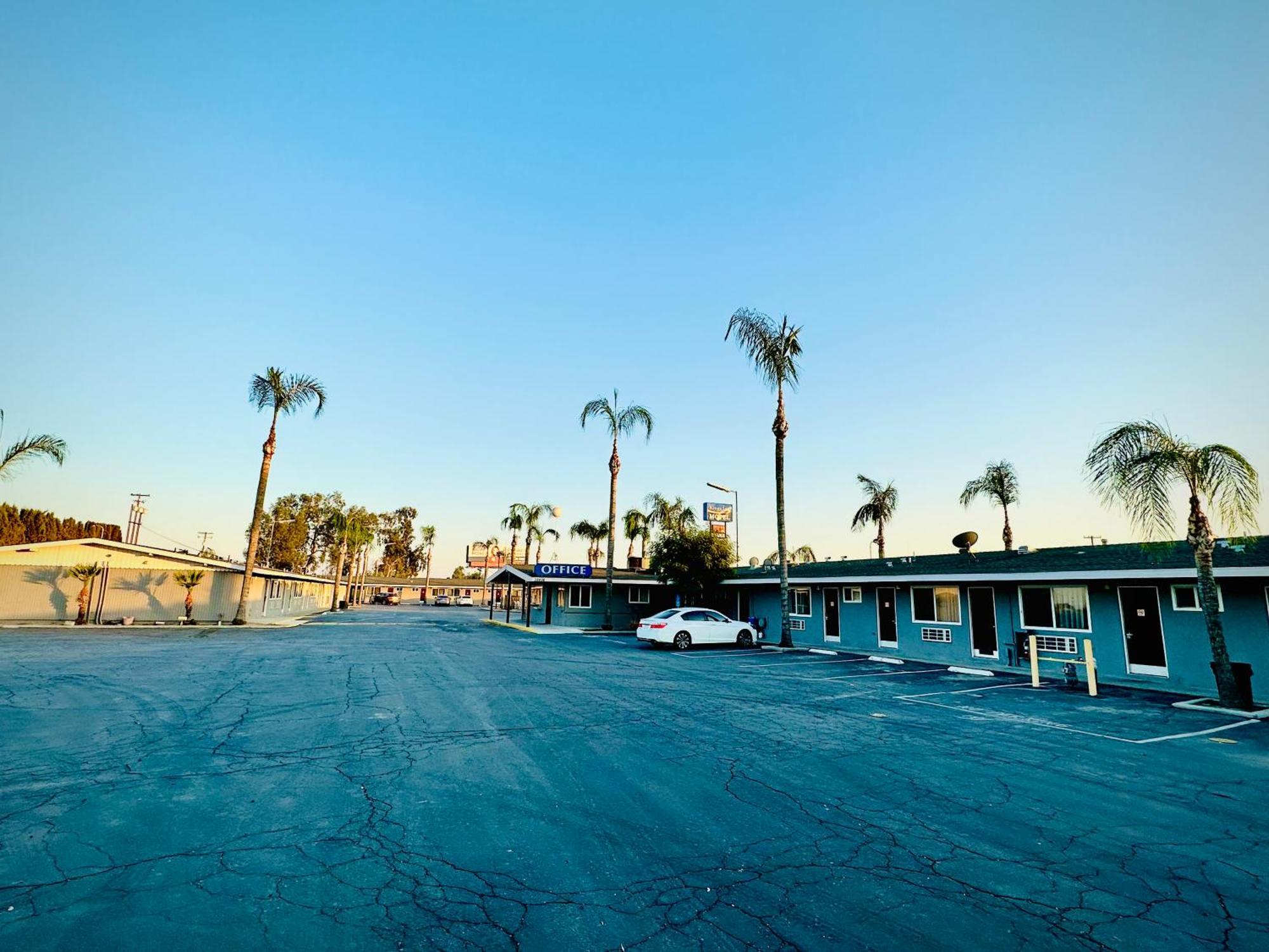 King'S Inn Motel Kingsburg Exterior photo